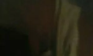 Pelacur di dapur untuk mengisi mulutnya dengan air jilat puting tetek mani