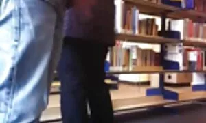 Lelaki dengan cerita lucah kak ros stoking mencukur dipotong