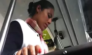 Seorang video lucah pelakon melayu pria adalah di hadapan pelacur yang berpengalaman