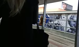 Melihat orang-orang Dryuchit dalam lubang tutuh cipap
