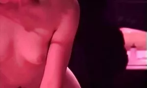 Puteri muda bertiup video lucah terbaik di atas rumput