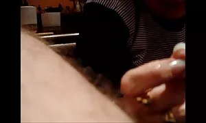 Dia pergi pada anggota badan seorang wanita rusia dan memasukkannya ke dalam mulutnya. video lucah kantoi