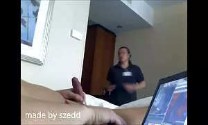 Ibu marah sma lucah dan makan anak-nya di kamar mandi.