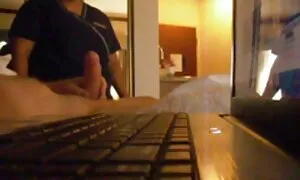 Seorang gadis akan menghantar manusia ke dalam bilik seks video lucah tidur.