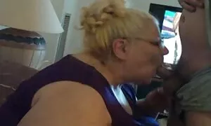 Aboni gadis kulit vidio lucak putih.