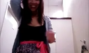 Teman wanitanya berdiri dan teman lelakinya gambar sexmelayu memberinya Lubang itik.