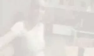 Gadis gila ujian gambar blue budak sekolah pada rumput